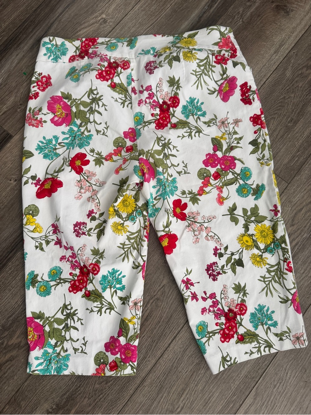 Floral Pull On Capri Pants Plus Size 1X 16W 18W White Stretch Crop - Picture 4 of 8